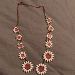 STATEMENT NECKLACE